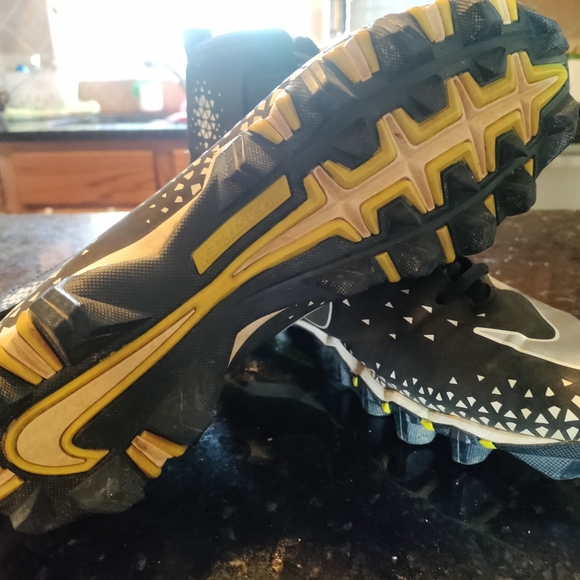 Men's Nike size 11 US fastflex football cleats - Picture 3 of 4